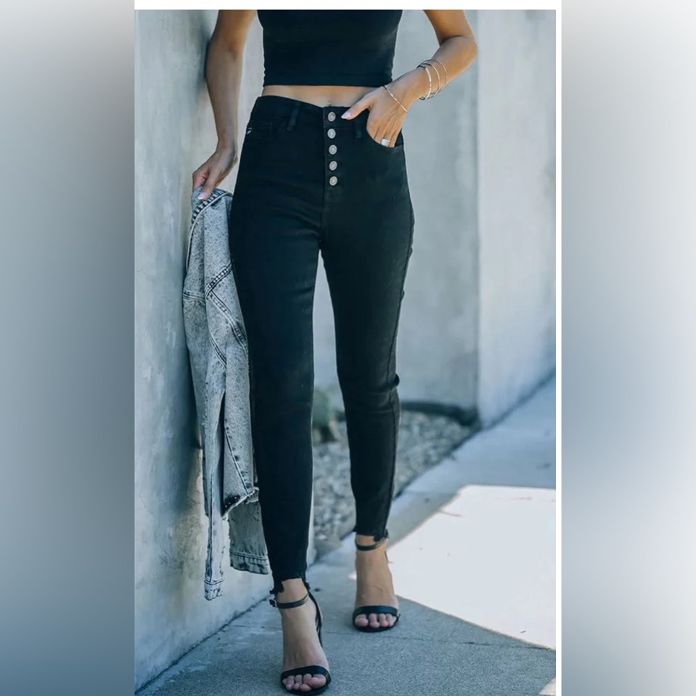 Big Easy Button High Rise Skinny Jeans
Color: Black
Size: XL (12/14